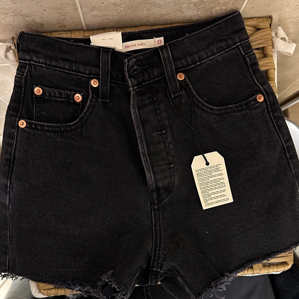 Levi’s ribcage shorts NWT!!!